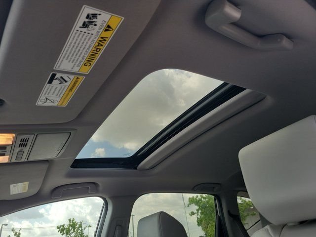 Used 2018 Lunar Silver Metallic Honda Touring image 21