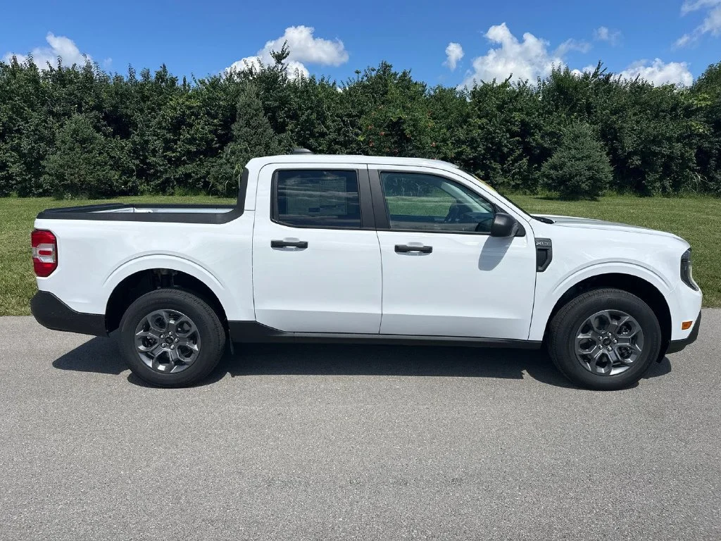 New 2026 White Ford XLT image 9
