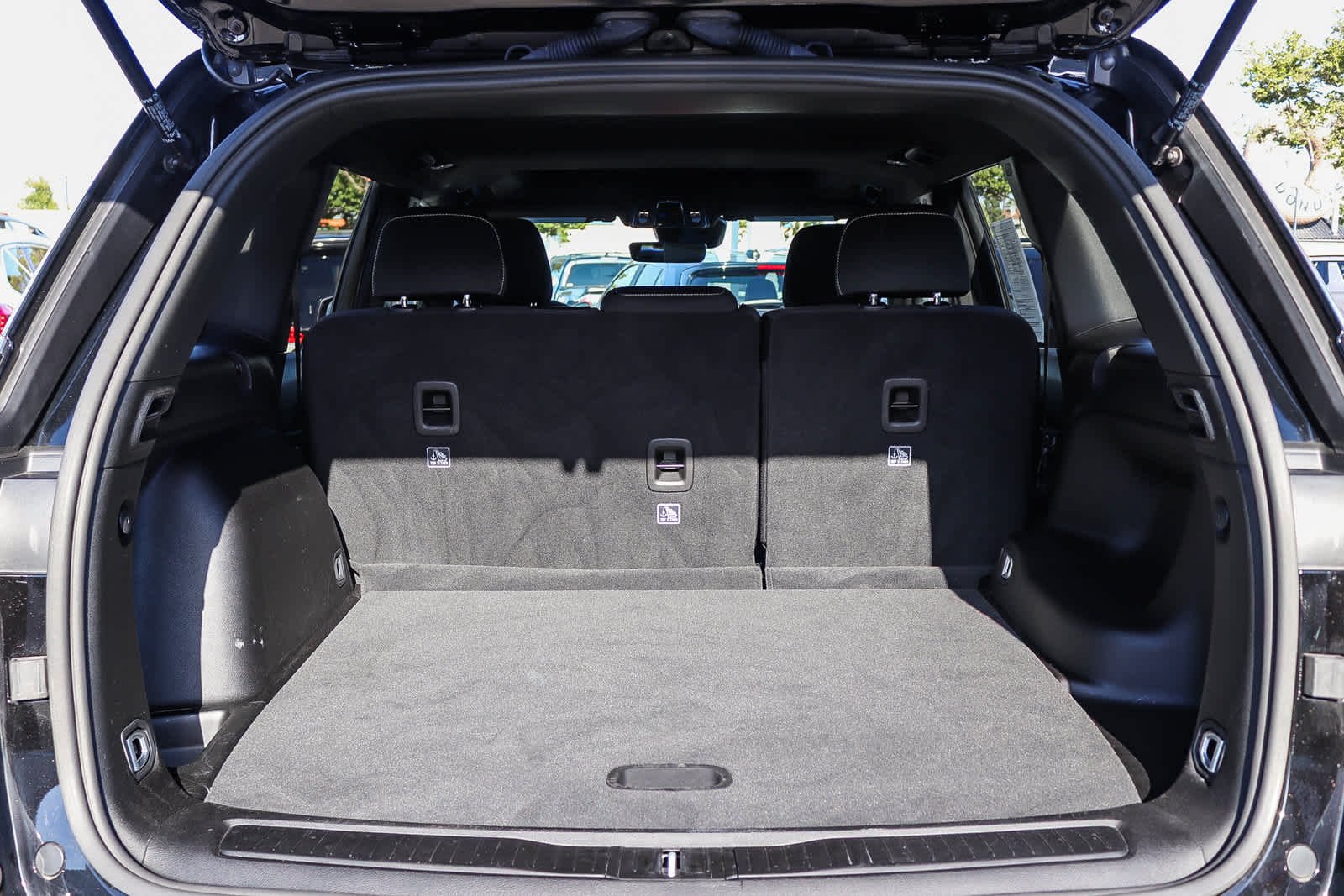 Used 2025 Diamond Black Crystal Pearlcoat Jeep Laredo X image 26