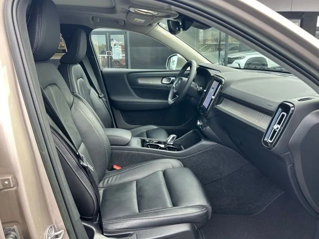 2023 Volvo XC40 Plus - Photo 19