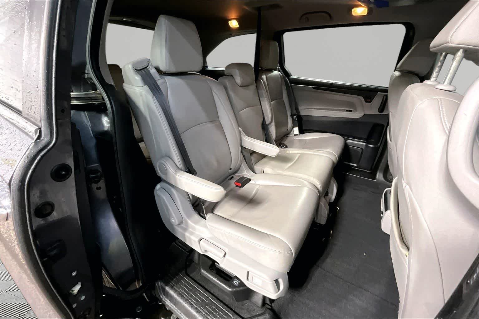 Used 2018 Modern Steel Metallic Honda EX-L image 19