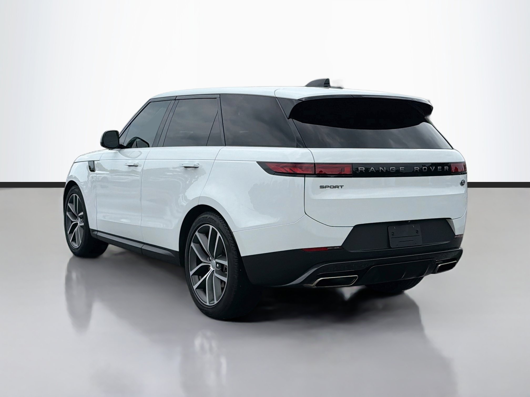 Used 2023 White Land Rover SE image 3