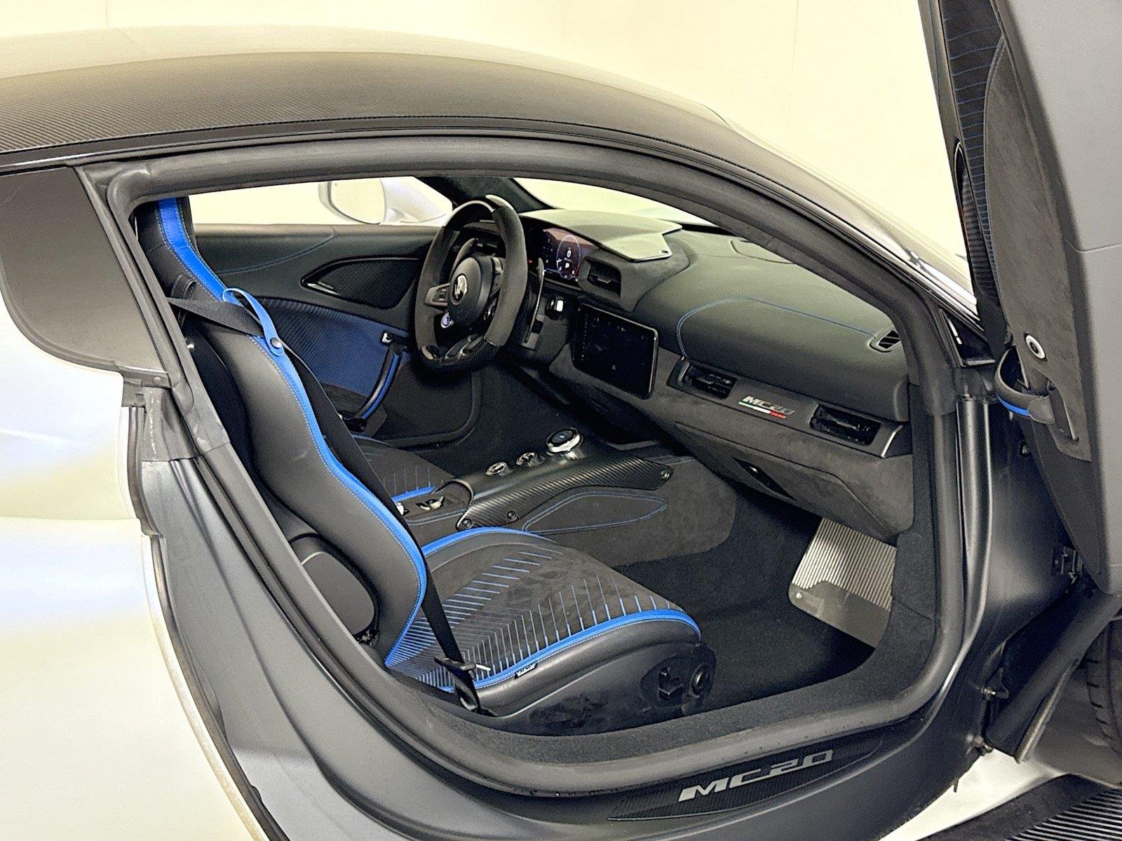 Used 2023 Bianco Solid Maserati  image 26