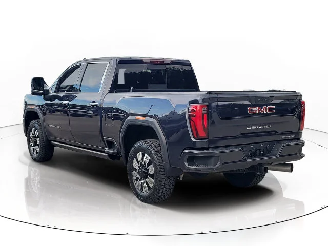 Used 2025 Silver GMC Denali image 7