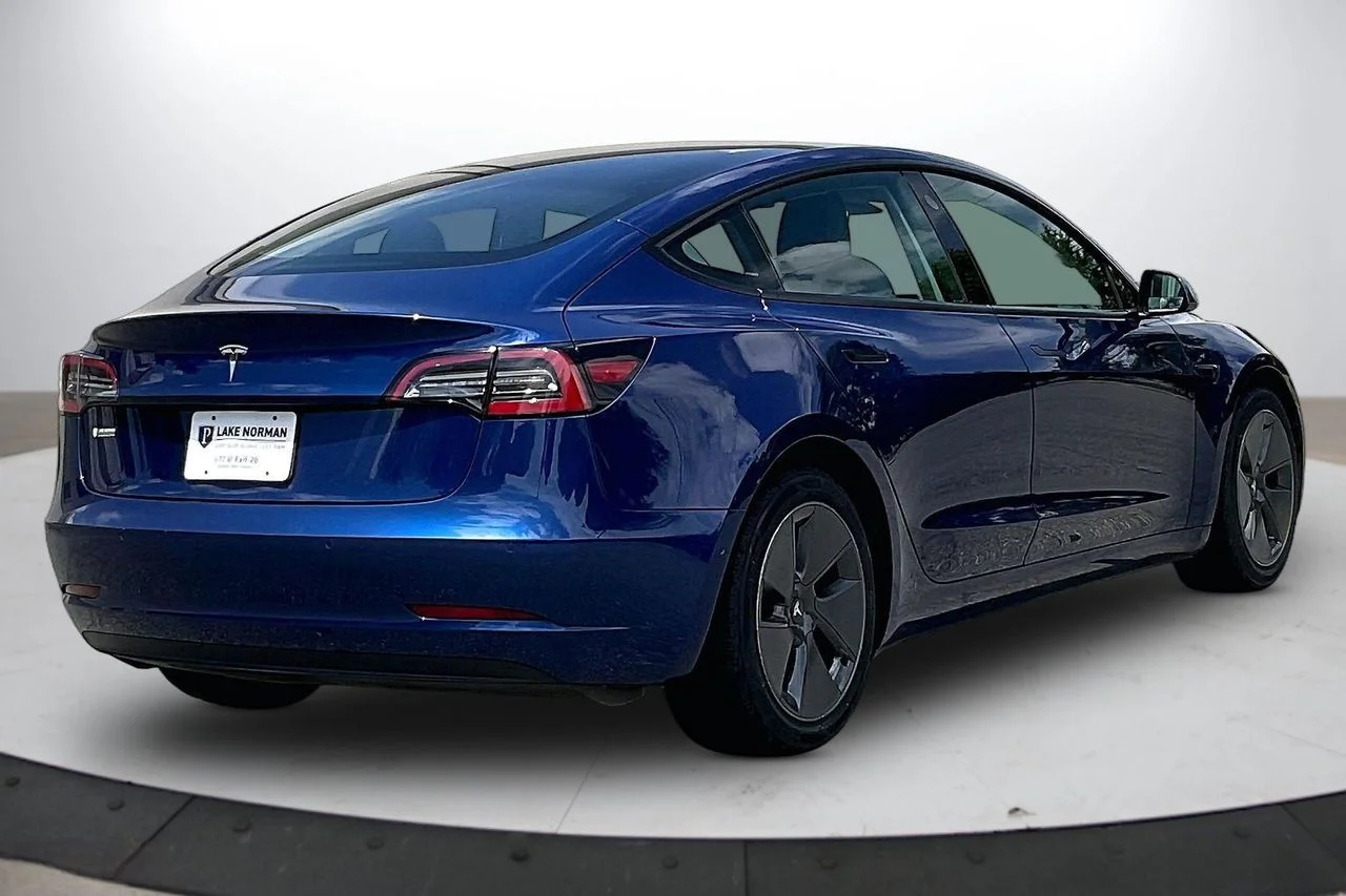 Used 2021  Tesla Standard Range Plus image 9