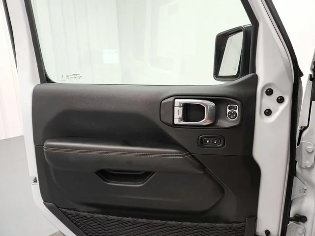 Used 2025 Bright White Cl Jeep Sahara image 31