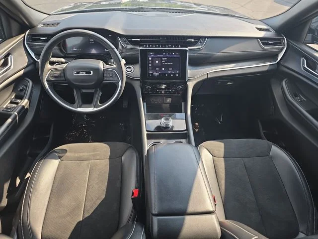 Used 2024 Gray Jeep Altitude image 10