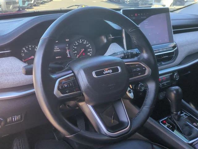 Used 2022 Red Jeep Latitude Lux image 31