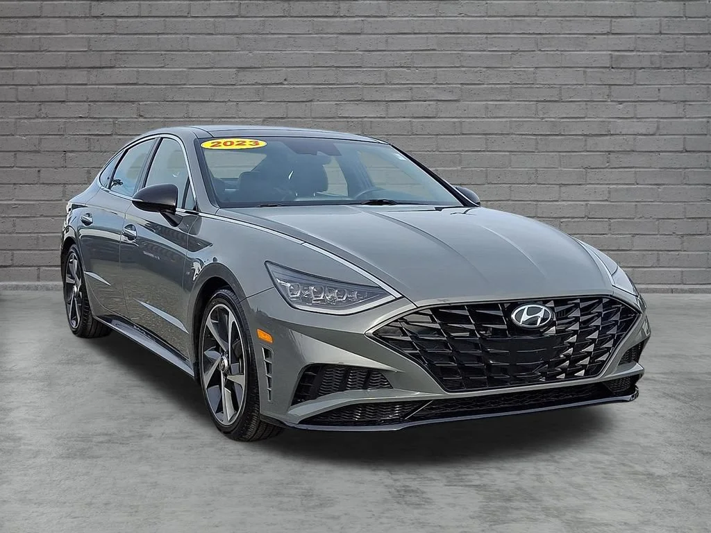 Used 2023 Hampton Gray Hyundai SEL Plus image 2