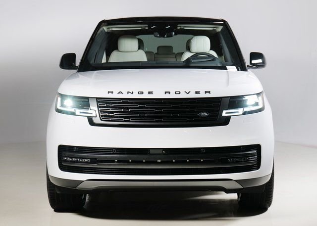 New 2026 Fuji White Land Rover SE image 8