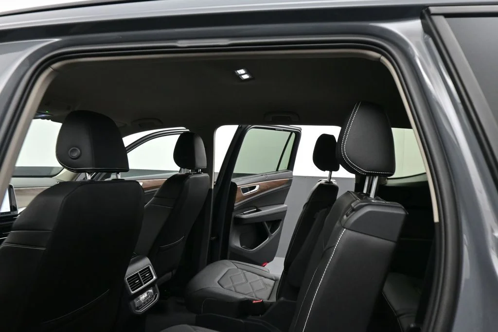New 2026  Volkswagen SE w/Technology image 43