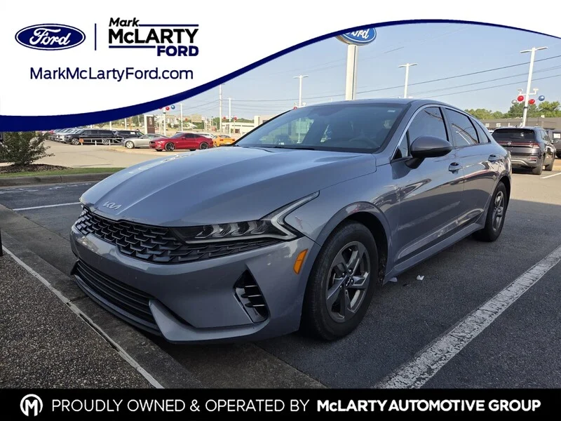 Used 2022 Silver KIA LXS image 1