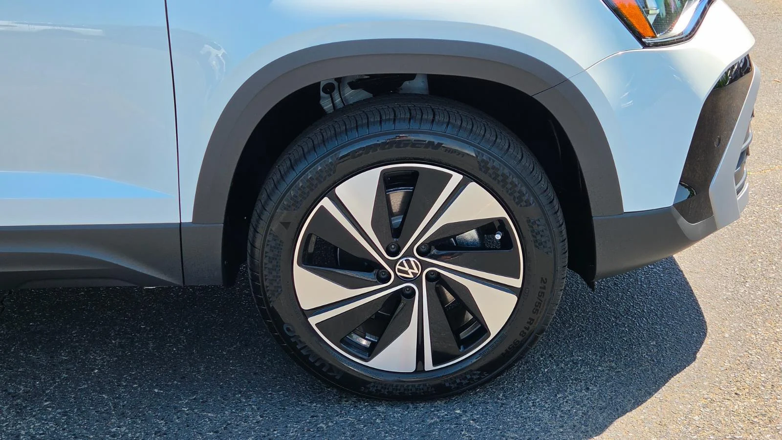 New 2026 Pure White Volkswagen SE image 18