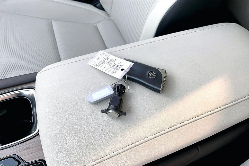 Used 2024 White Lexus 350 Premium image 10