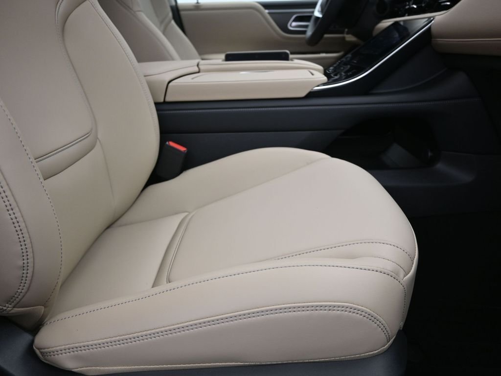 New 2026 RADIANT WHITE INFINITI Pure 2WD image 26
