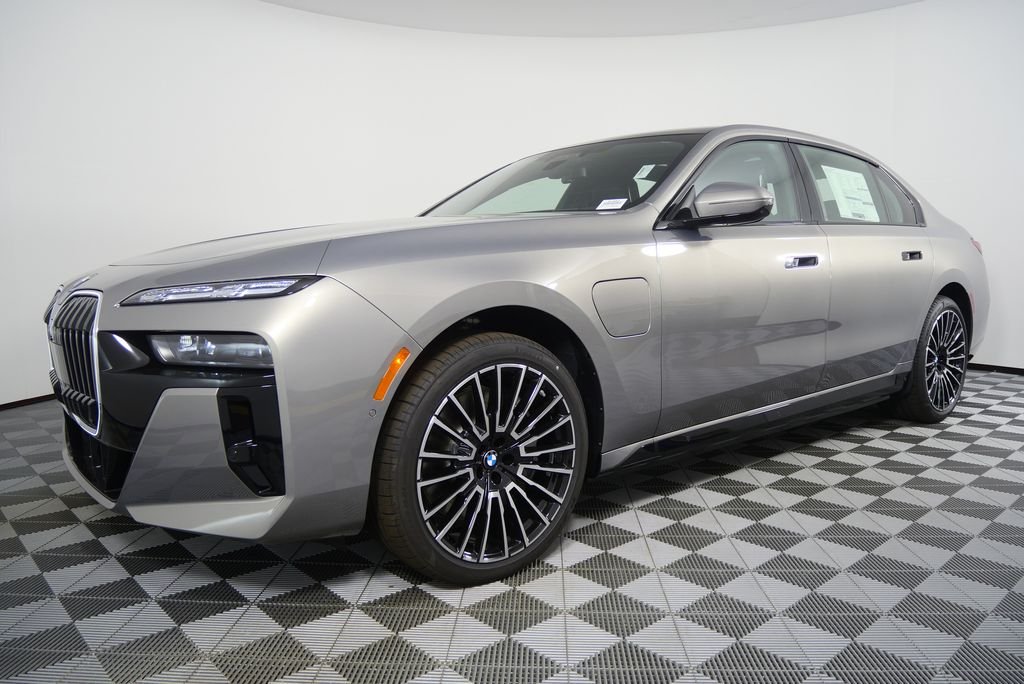 2026 BMW 7 Series 750e - Photo 8