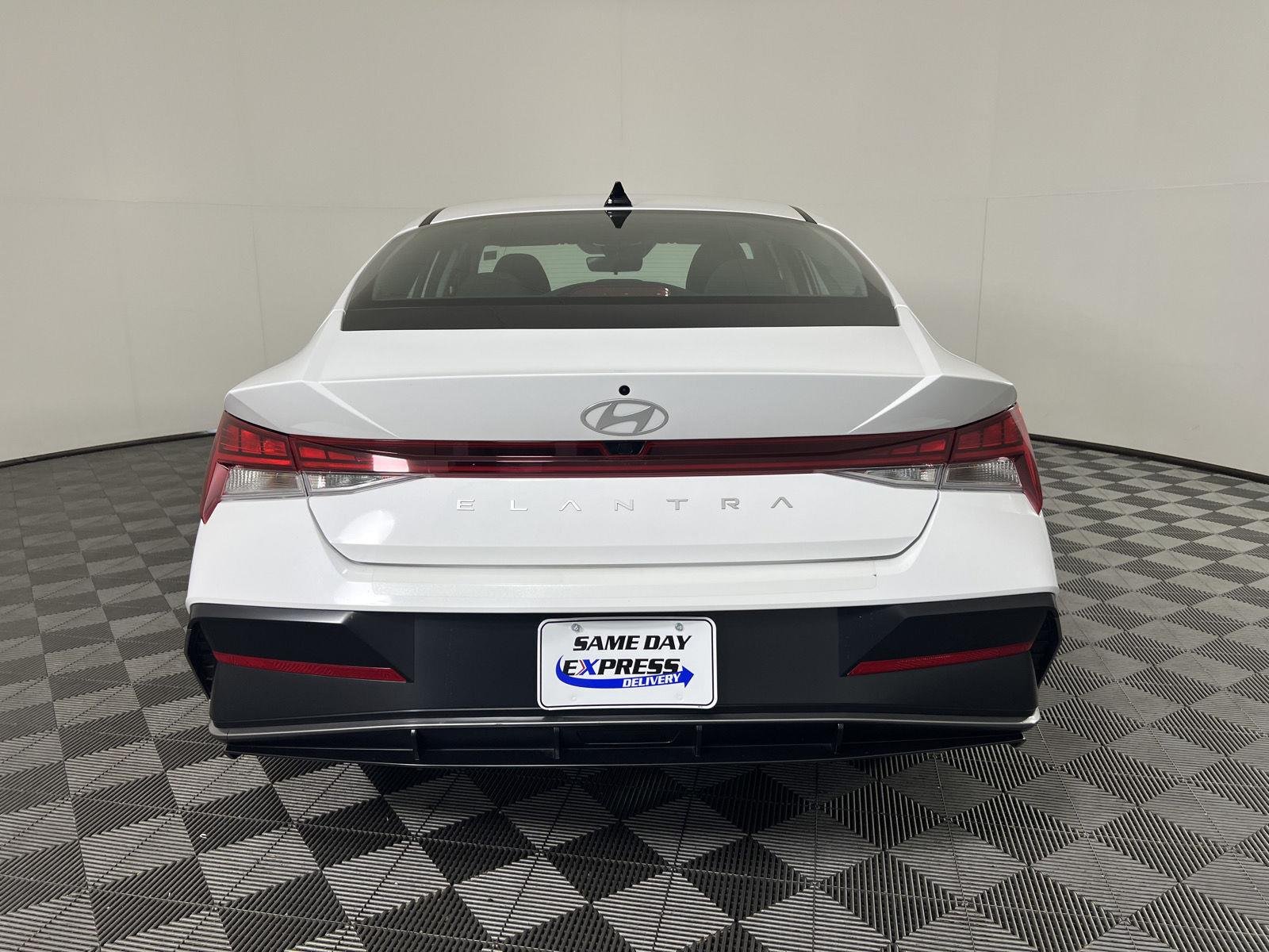 Used 2024 Serenity White Hyundai SEL image 27