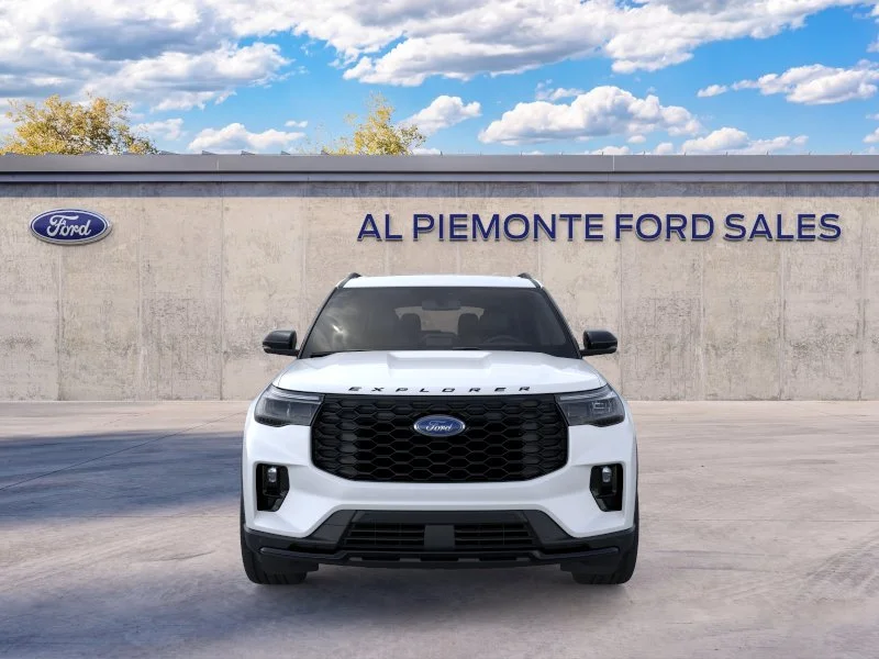 New 2026 Star White Metallic Tri-Coat Ford ST-Line image 6