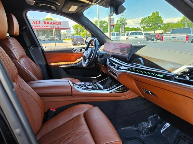 2023 BMW X7 M60i - Photo 11