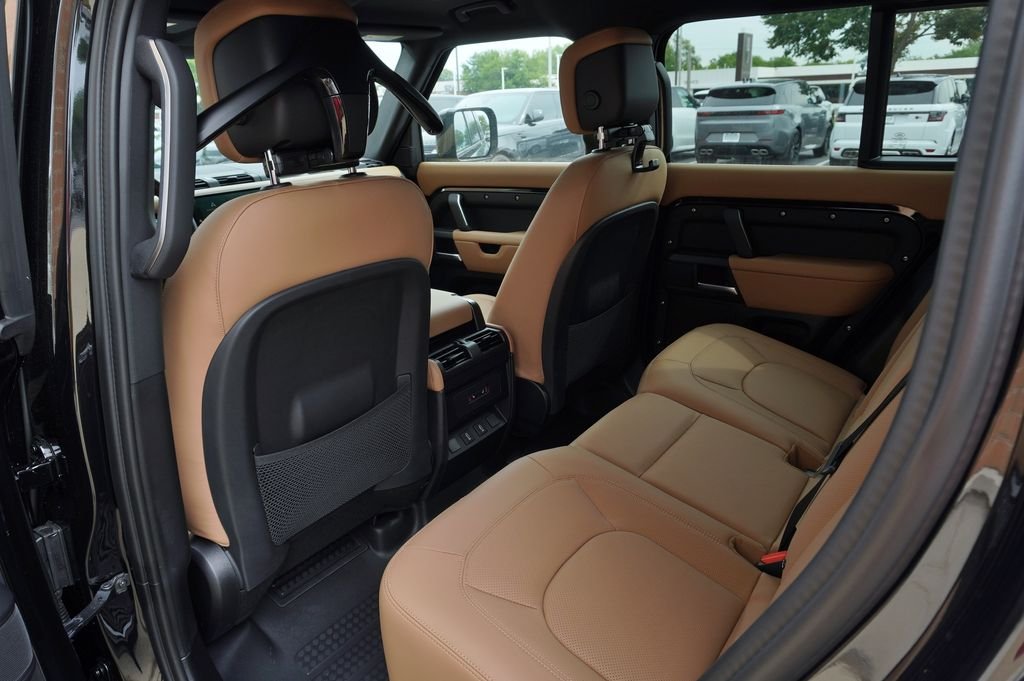 New 2026 Santorini Black Land Rover S image 28