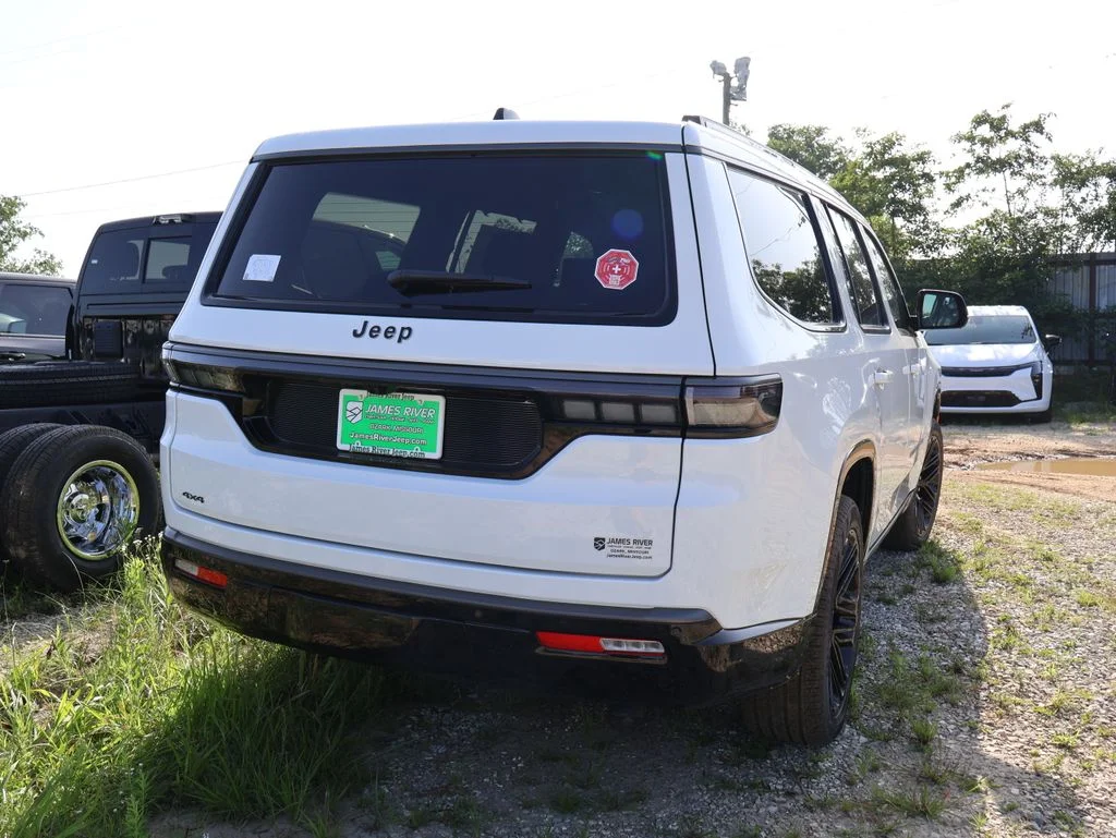 New 2026 Bright White Clear-Coat Exterior Paint Jeep Limited Reserve image 16