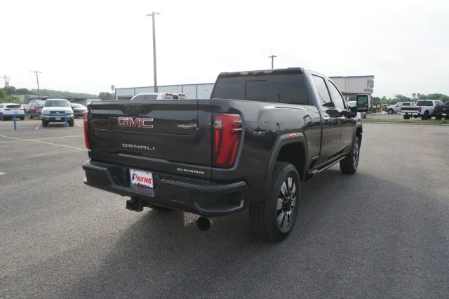 Used 2024  GMC Denali image 5