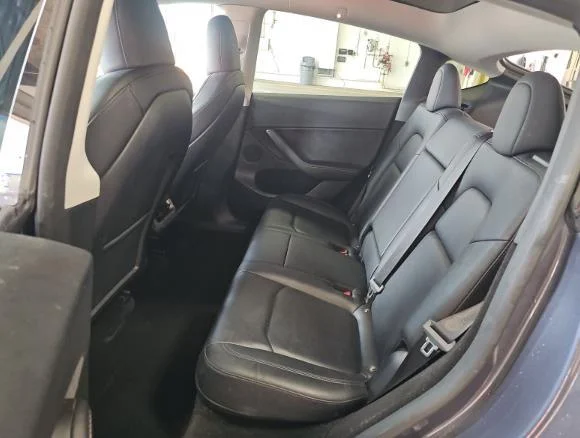 Used 2023  Tesla Performance image 5