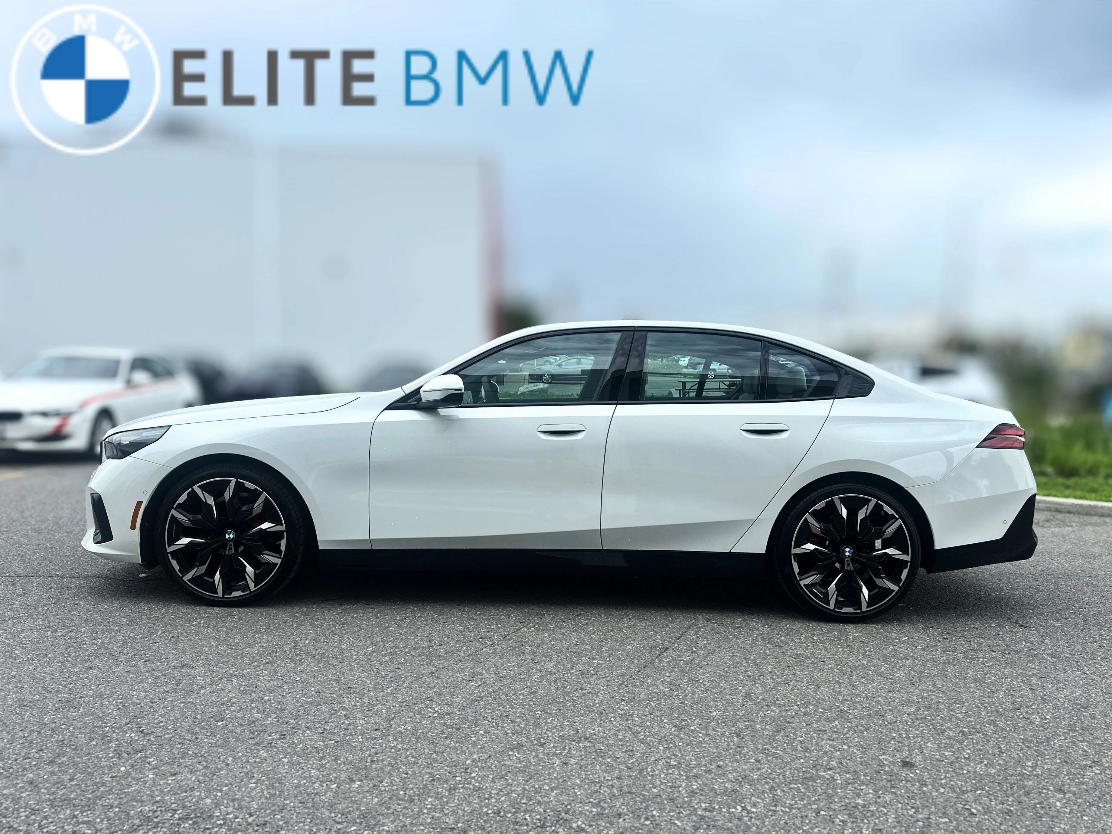 New 2026 Alpine White BMW 530i xDrive image 41
