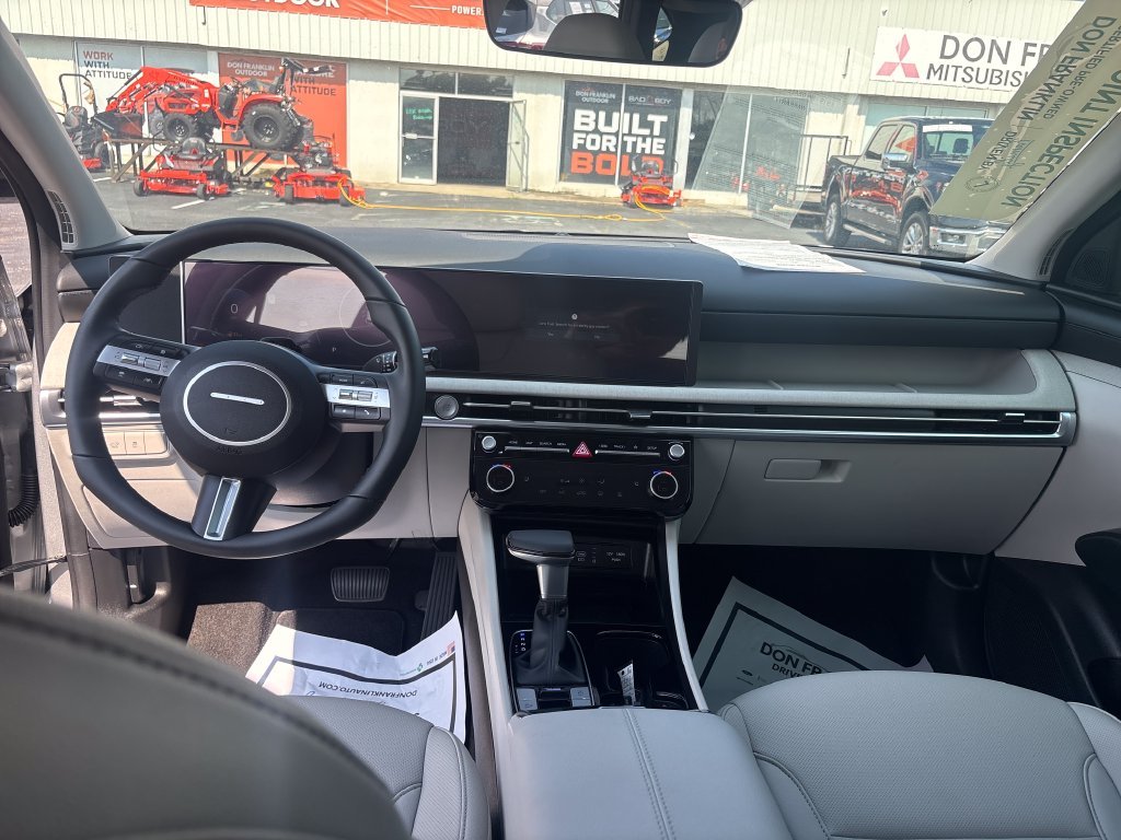 Used 2025 Silver Hyundai SEL Convenience image 15