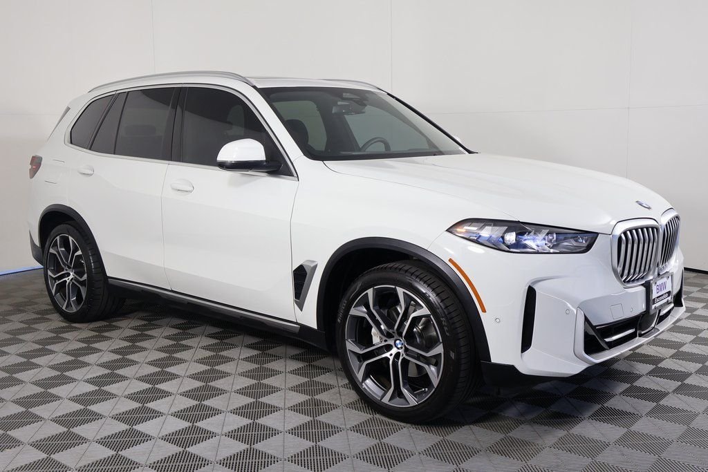 Used 2024 Alpine White BMW sDrive40i image 3