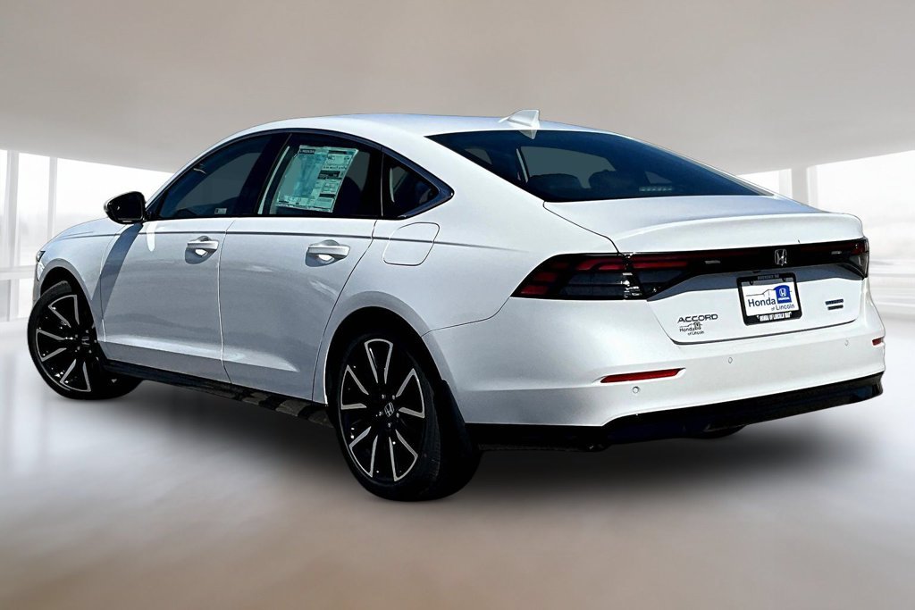 New 2026 Platinum White Pearl Honda Touring image 3