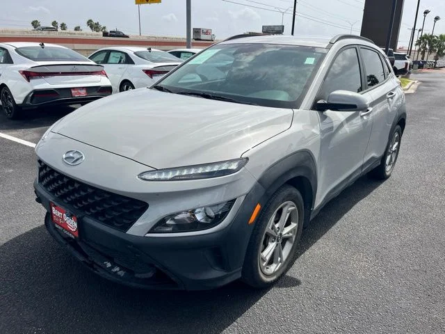 Used 2023 Silver Hyundai SEL image 3