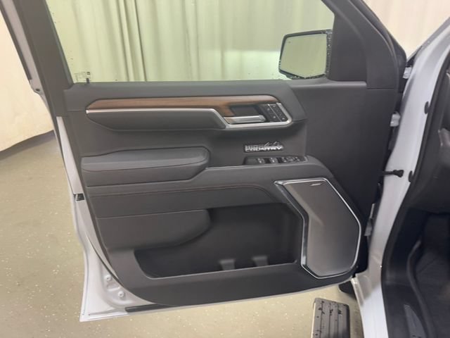 New 2026 Polar White Tricoat Chevrolet High Country image 18