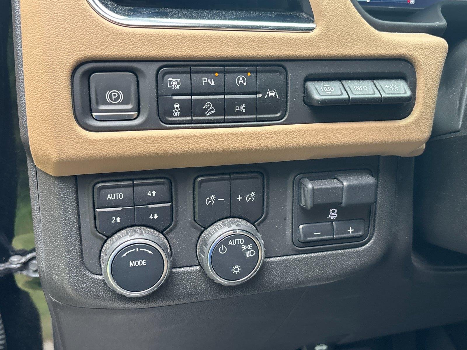 Used 2023 Black Chevrolet Premier image 17