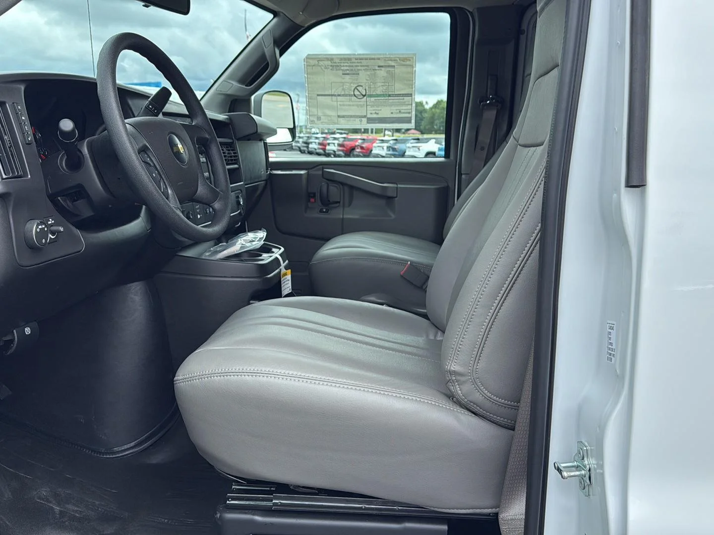 2025 Chevrolet Express Cargo Work Van - Photo 13
