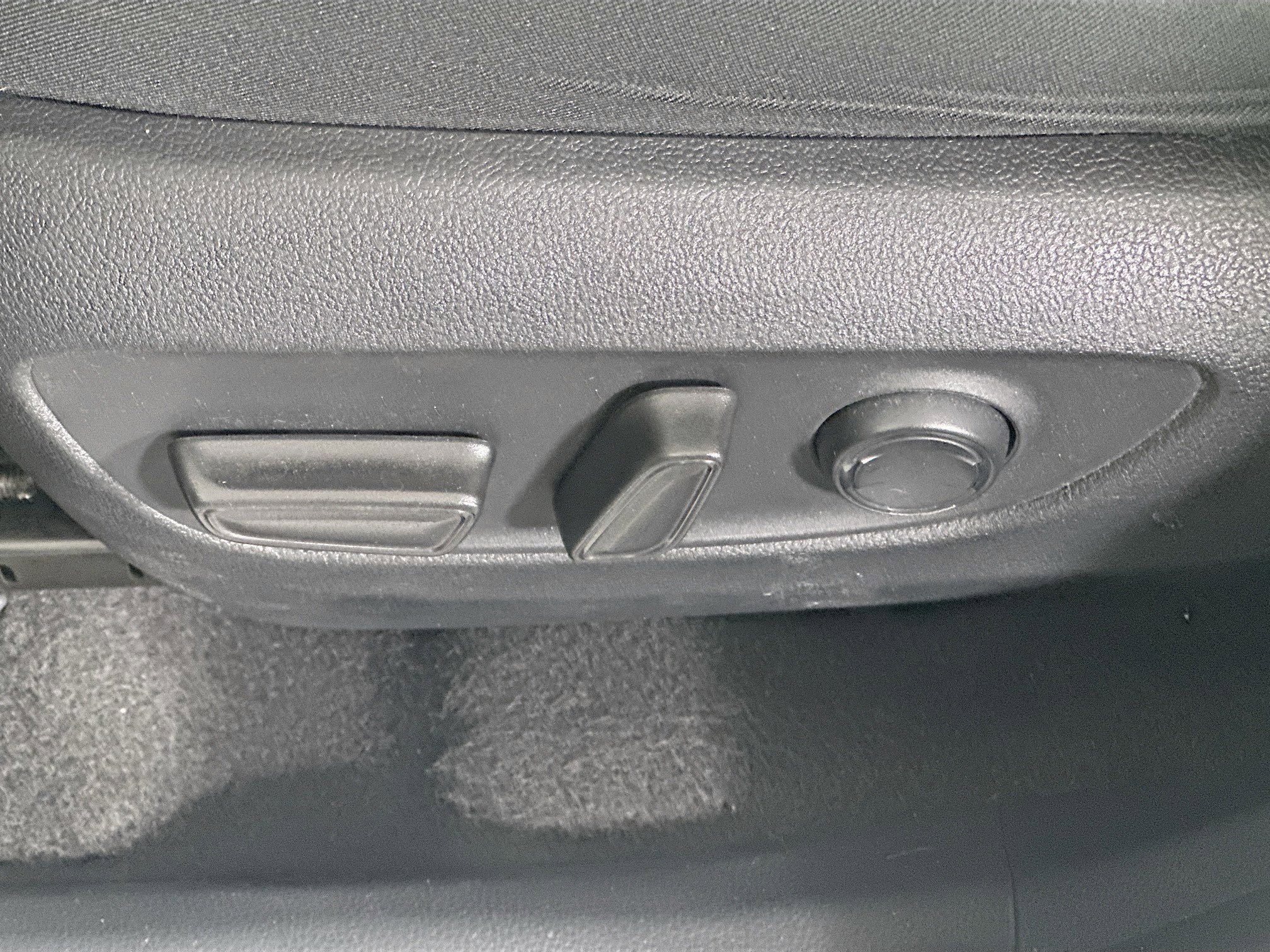 Used 2023 Ice Toyota XLE image 13