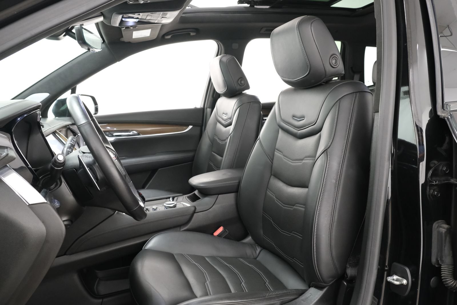 Used 2020 Stellar Black Metallic Cadillac Sport image 29