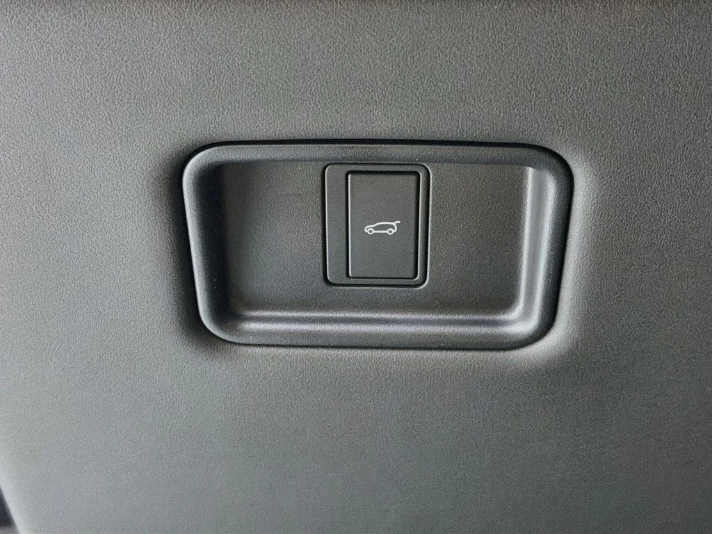New 2027 Fuji White Land Rover SE image 10