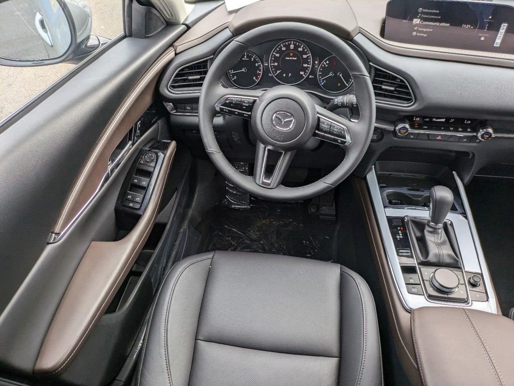 2025 Mazda CX-30 Premium - Photo 18