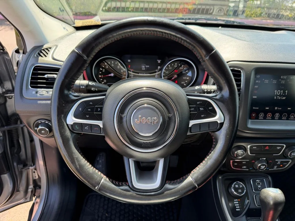Used 2020 Billet Silver Metallic Clearcoat Jeep Trailhawk image 18