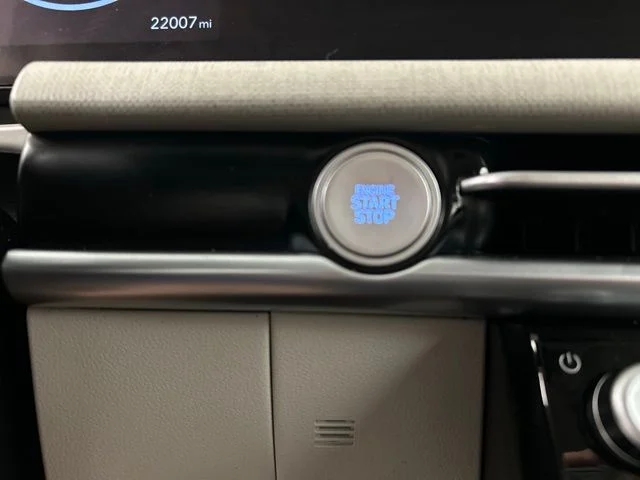 Used 2025 Black Hyundai SEL Convenience image 11