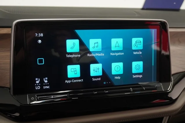 New 2026 Deep Black Pearl Volkswagen 2.0T SE w/Technology image 32