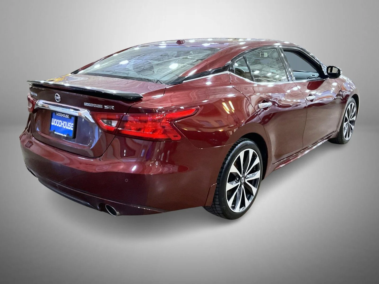 Certified Used 2016 Red Nissan SR image 5