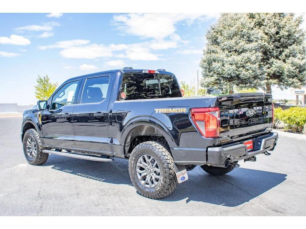 New 2026 AGATE BLACK METALLIC Ford Tremor image 6