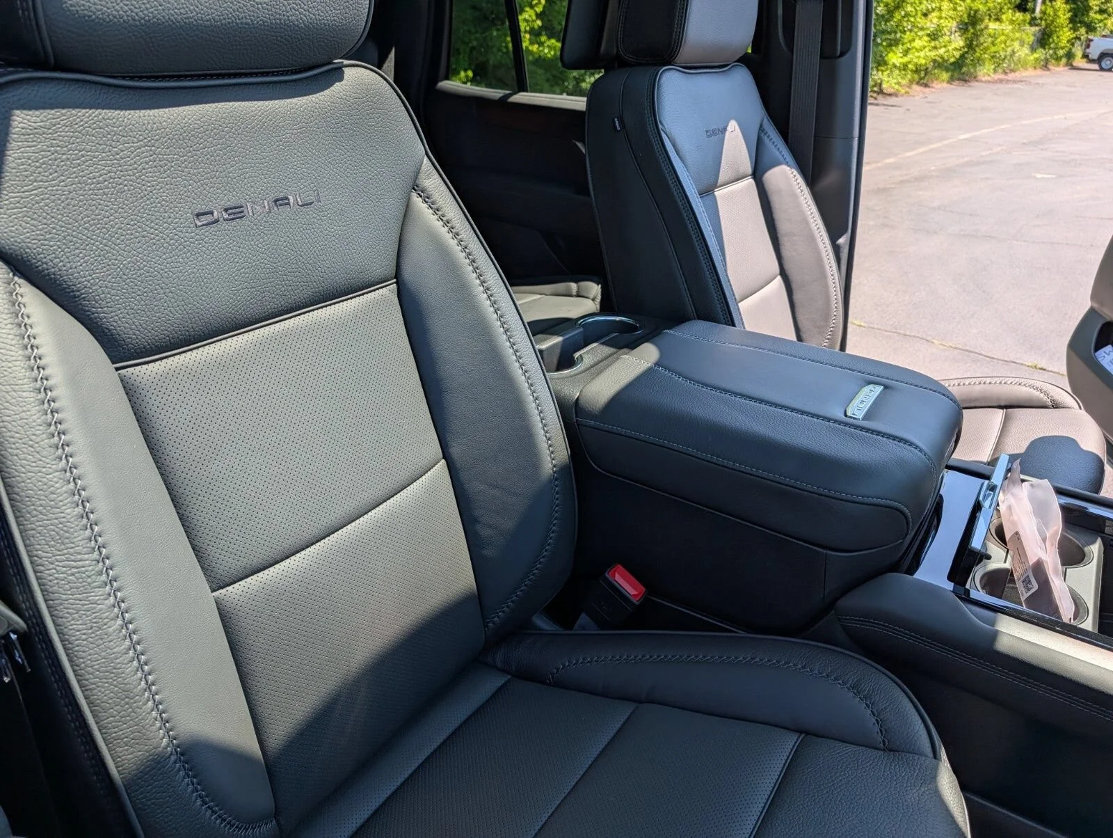 2026 GMC Yukon Denali - Photo 29