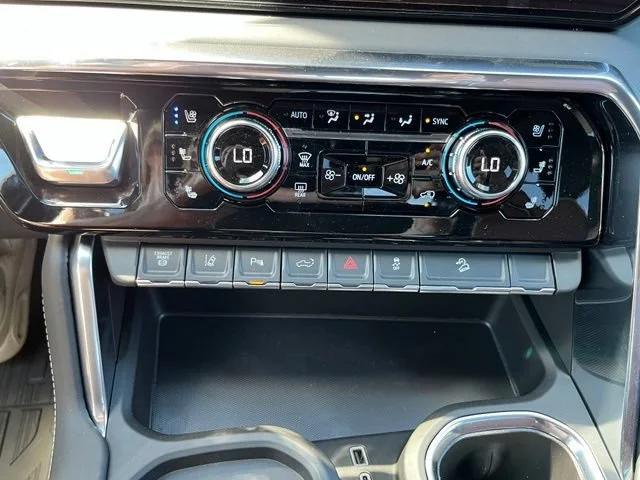 New 2026 Glacier White Tricoat GMC Denali Ultimate image 30