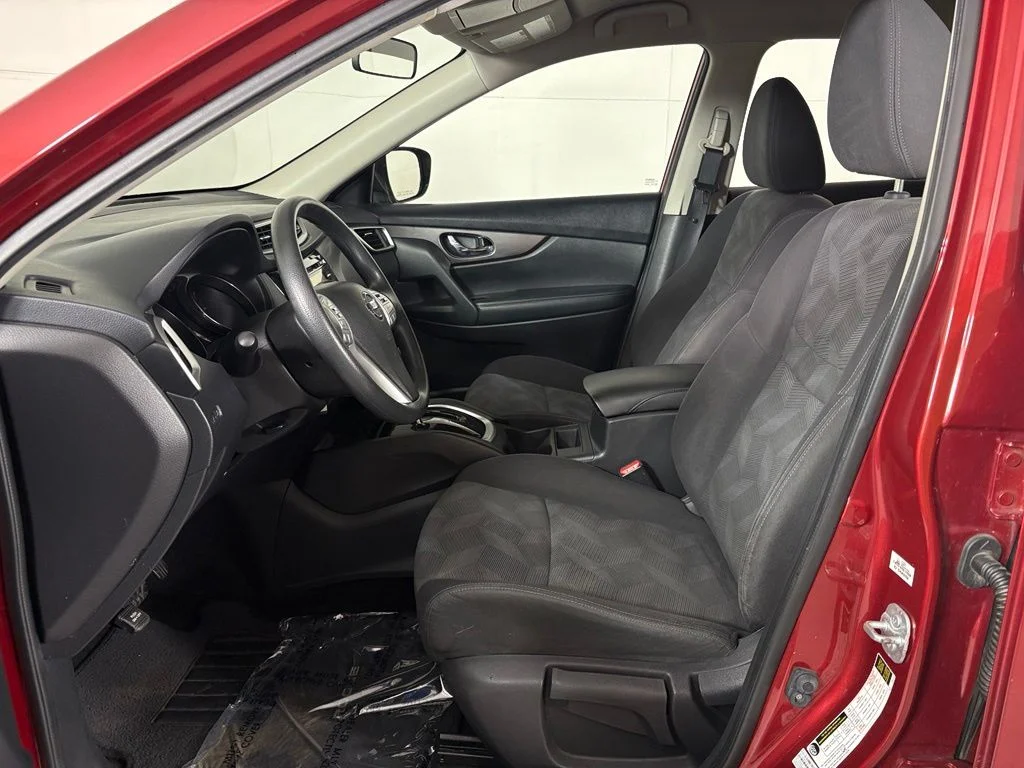 Used 2016 Red Nissan S image 15