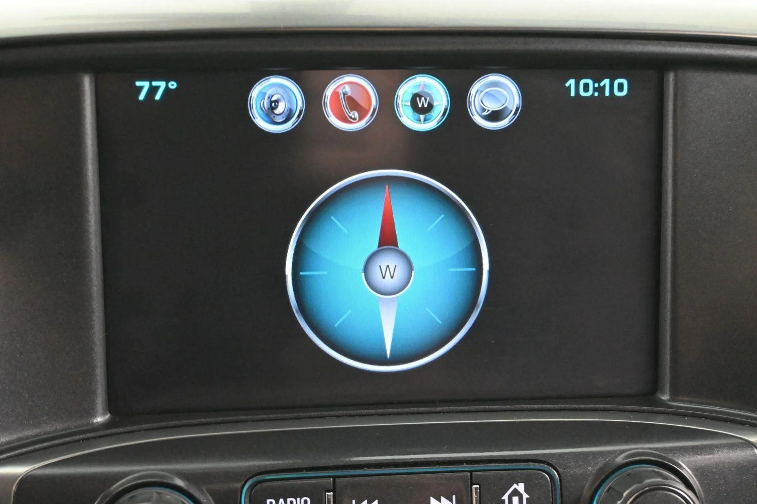 Used 2018 Deep Ocean Blue Metallic Chevrolet LT image 23
