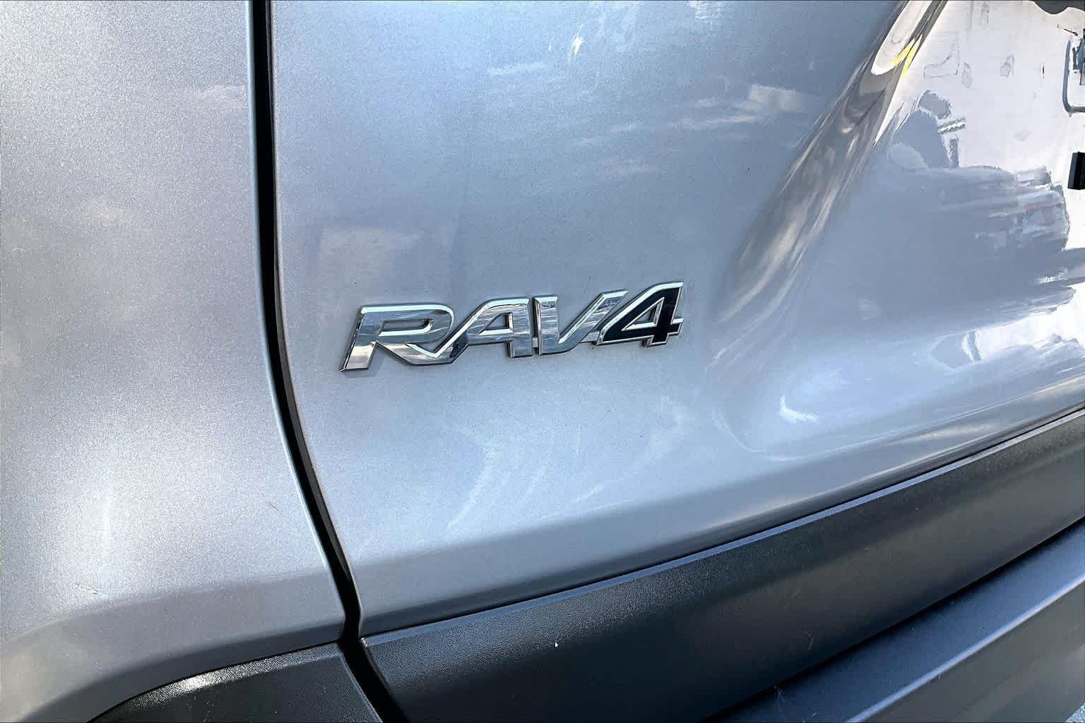 Used 2020 Silver Sky Metallic Toyota XLE image 10