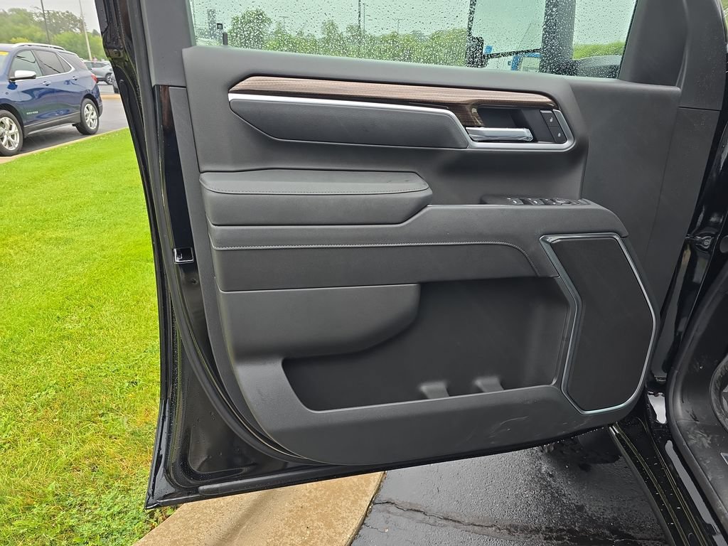New 2026 Black Chevrolet LT image 24